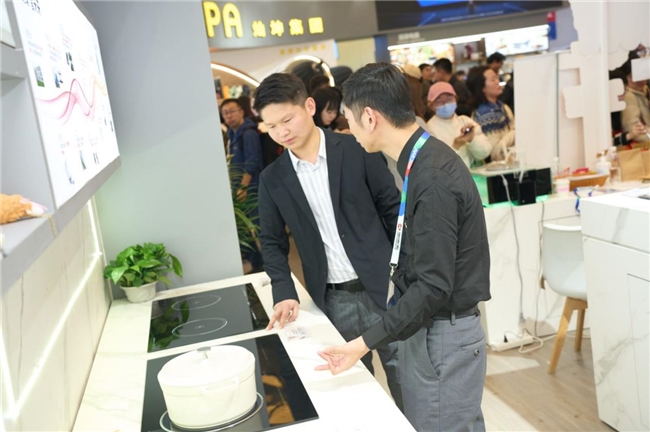 多功能小吃锅引爆轻食社交新浪潮开元棋牌尚朋堂AWE潮玩盛宴：(图5)