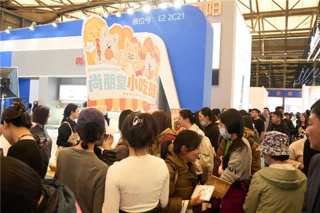 多功能小吃锅引爆轻食社交新浪潮开元棋牌尚朋堂AWE潮玩盛宴：(图2)